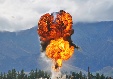  爆破、化爆、風洞試驗